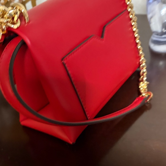 Michael Kors Red Crossbody Bag with Gold Chain - Picture 4 of 8